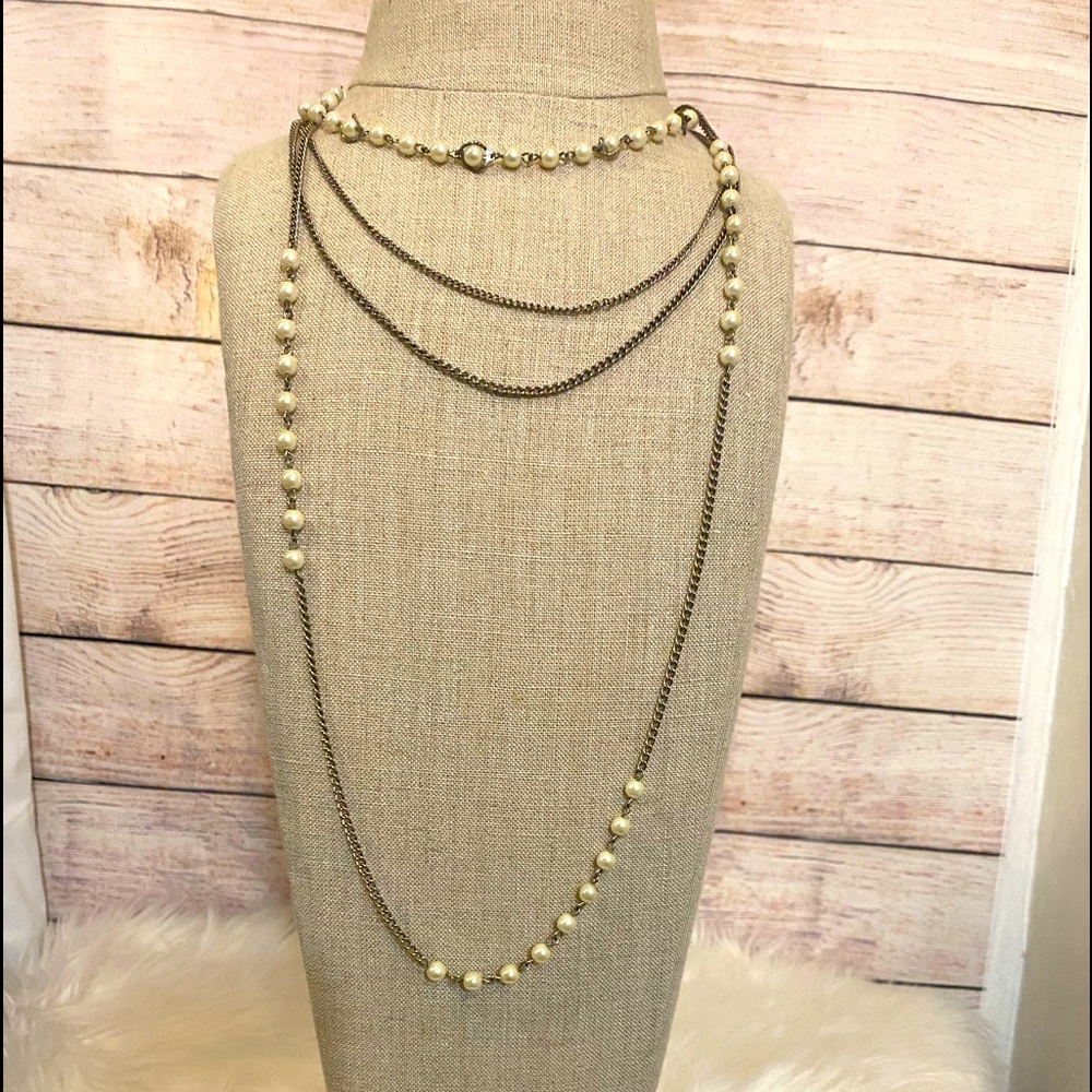 Long necklace looks great on